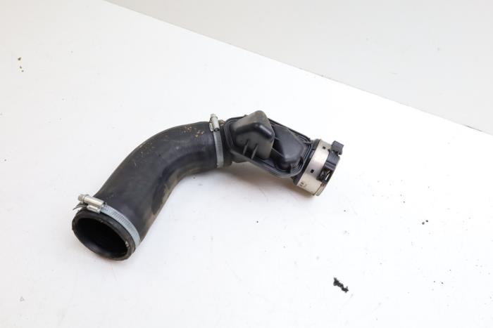 Gebrauchte Intercooler Schlauch Volvo XC60 II (UZ) 2.0 T5 16V Preis € 50,00 Margenregelung angeboten von Auto Demontage Elferink B.V.