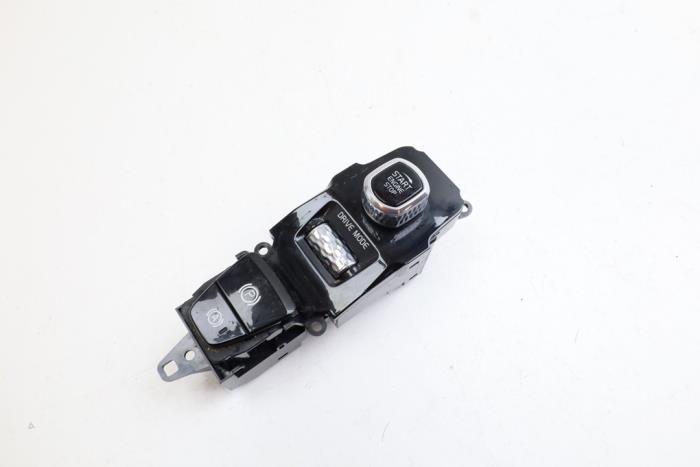 Gebrauchte Handbremse Schalter Volvo XC60 II (UZ) 2.0 T5 16V Preis € 50,00 Margenregelung angeboten von Auto Demontage Elferink B.V.