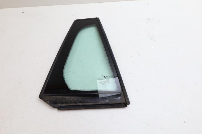 Usados Ventanilla triangular izquierda detrás Saab 9-3 Sport Estate (YS3F) 1.8i 16V Precio € 50,00 Norma de margen ofrecido por Auto Demontage Elferink B.V.