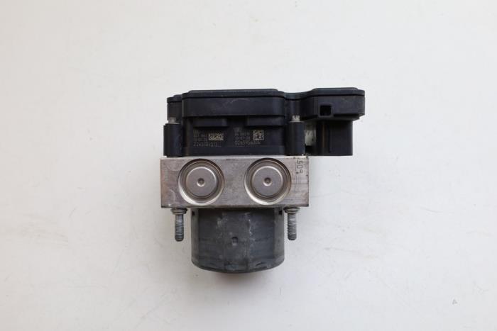 ABS-pump från en Mercedes-Benz A (W176) 1.5 A-180 CDI, A-180d 16V 2013