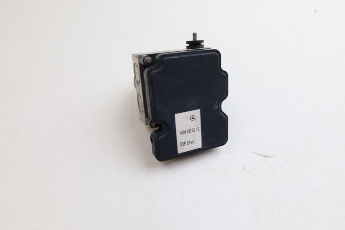 ABS-pump från en Mercedes-Benz A (W176) 1.5 A-180 CDI, A-180d 16V 2013