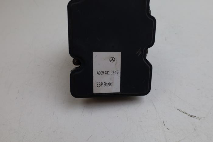 ABS-pump från en Mercedes-Benz A (W176) 1.5 A-180 CDI, A-180d 16V 2013