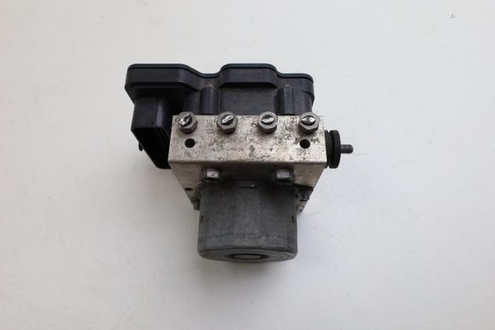 ABS-pump från en Mercedes-Benz A (W176) 1.5 A-180 CDI, A-180d 16V 2013