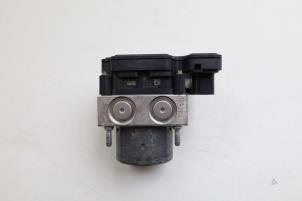 ABS-pump från en Mercedes-Benz A (W176) 1.5 A-180 CDI, A-180d 16V 2013