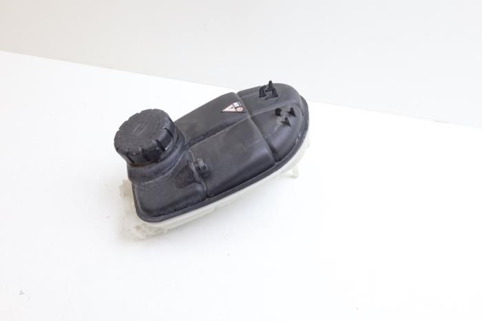 Gebrauchte Ausgleichsbehälter Mercedes A (W176) 1.5 A-180 CDI, A-180d 16V Preis € 25,00 Margenregelung angeboten von Auto Demontage Elferink B.V.