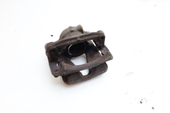 Begagnade Främre bromsok, höger Mercedes A (W176) 1.5 A-180 CDI, A-180d 16V Pris € 35,00 Marginaltabell erbjuds av Auto Demontage Elferink B.V.