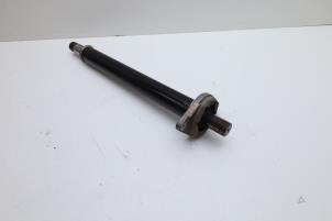 Intermediate shaft from a Mercedes-Benz A (W176) 1.5 A-180 CDI, A-180d 16V 2013