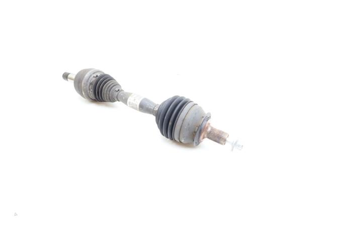 Gebrauchte Antriebswelle links vorne Mercedes A (W176) 1.5 A-180 CDI, A-180d 16V Preis € 100,00 Margenregelung angeboten von Auto Demontage Elferink B.V.