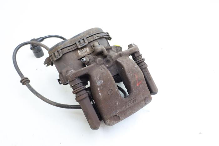 Gebrauchte Bremszange links hinten Mercedes A (W176) 1.5 A-180 CDI, A-180d 16V Preis € 75,00 Margenregelung angeboten von Auto Demontage Elferink B.V.