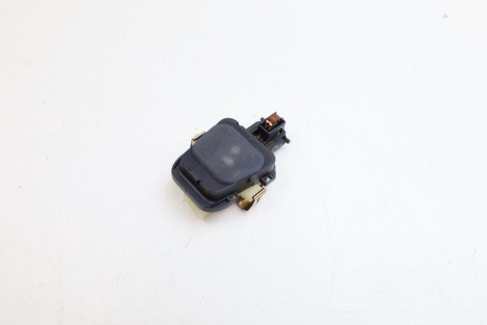 Begagnade Regnsensor Mercedes C (W205) C-180 1.6 16V Pris € 25,00 Marginaltabell erbjuds av Auto Demontage Elferink B.V.
