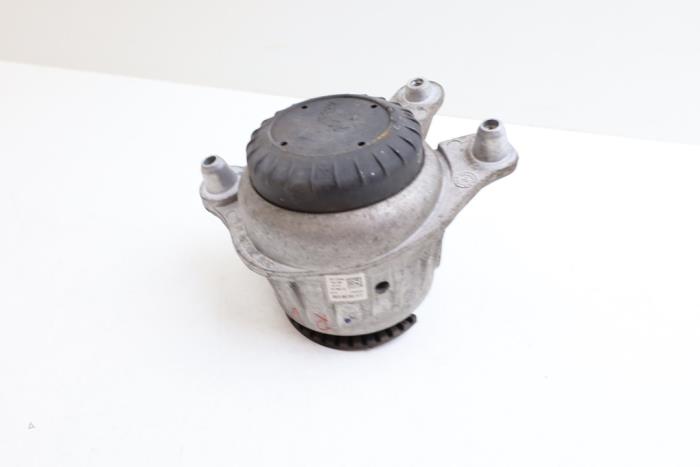 Usagé Support moteur Mercedes C (W205) C-180 1.6 16V Prix € 30,00 Règlement à la marge proposé par Auto Demontage Elferink B.V.