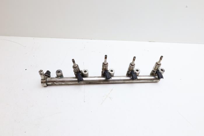 Usagé Système d'injection Volvo V70 (BW) 2.0 T 16V Prix € 500,00 Règlement à la marge proposé par Auto Demontage Elferink B.V.