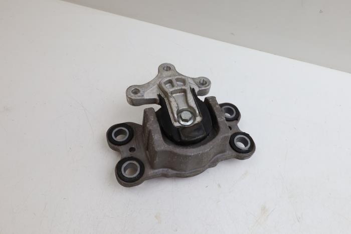 Used Engine mount Volvo V70 (BW) 2.0 T 16V Price € 40,00 Margin scheme offered by Auto Demontage Elferink B.V.