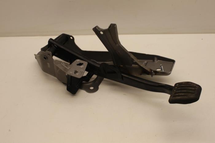 Używane Pedal hamulca Volvo S60 II (FS) 1.6 T3 16V Cena € 25,00 Procedura marży oferowane przez Auto Demontage Elferink B.V.