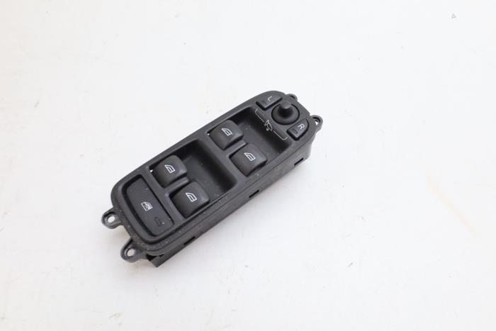 Usados Interruptor de ventanilla eléctrica Volvo XC60 I (DZ) 2.0 D3 16V Precio € 50,00 Norma de margen ofrecido por Auto Demontage Elferink B.V.