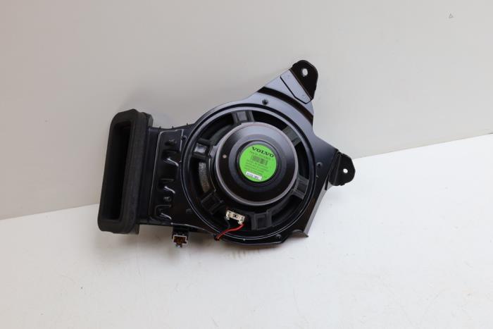 Używane Subwoofer Volvo XC40 (XZ) Single Motor Extended Range 82 kWh Cena € 60,00 Procedura marży oferowane przez Auto Demontage Elferink B.V.