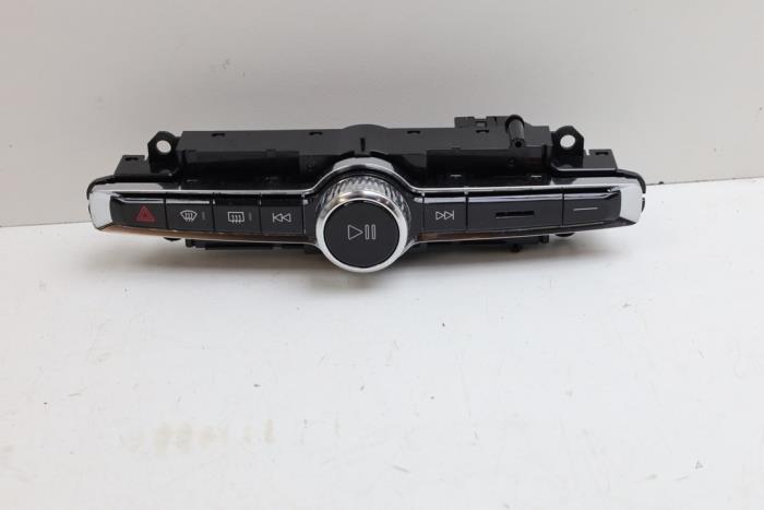 Używane Panel obslugi radia Volvo XC40 (XZ) Single Motor Extended Range 82 kWh Cena € 65,00 Procedura marży oferowane przez Auto Demontage Elferink B.V.