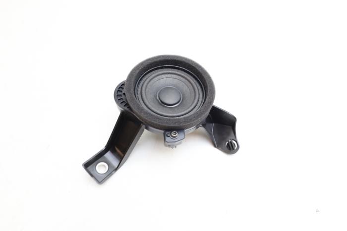 Używane Glosnik Volvo XC40 (XZ) Single Motor Extended Range 82 kWh Cena € 25,00 Procedura marży oferowane przez Auto Demontage Elferink B.V.