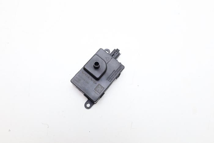 Begagnade Innetemperatursensor Volvo XC40 (XZ) Single Motor Extended Range 82 kWh Pris € 65,00 Marginaltabell erbjuds av Auto Demontage Elferink B.V.
