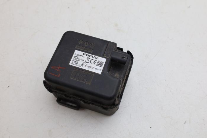 Używane Glosnik VESS Volvo XC40 (XZ) Single Motor Extended Range 82 kWh Cena € 25,00 Procedura marży oferowane przez Auto Demontage Elferink B.V.