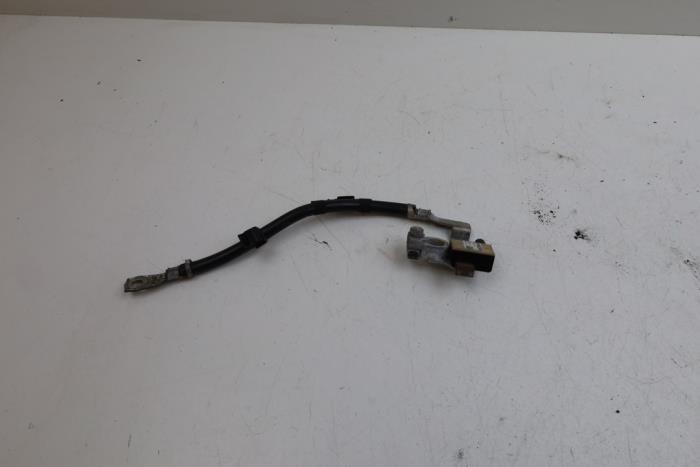Używane Biegun akumulator Volvo V60 I (FW/GW) 2.0 D4 16V Cena € 25,00 Procedura marży oferowane przez Auto Demontage Elferink B.V.