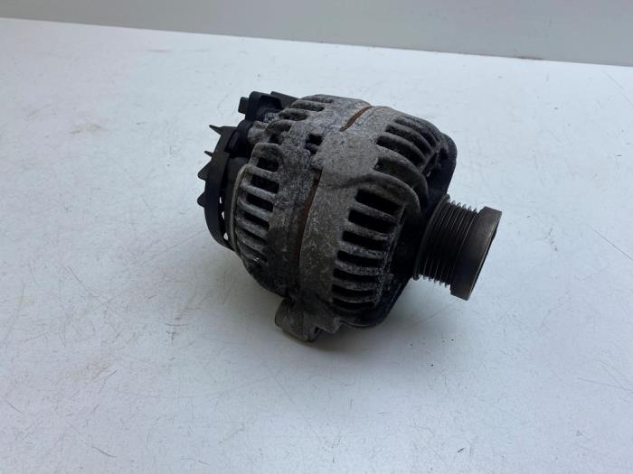 Begagnade Dynamo Volvo V70 (SW) 2.4 D5 20V Pris € 65,00 Marginaltabell erbjuds av Auto Demontage Elferink B.V.