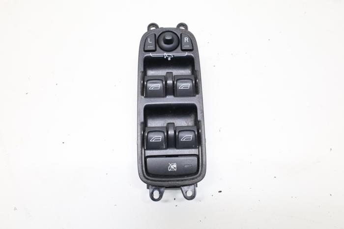 Używane Przelacznik combi okienny Volvo V50 (MW) 1.8 16V Cena € 50,00 Procedura marży oferowane przez Auto Demontage Elferink B.V.