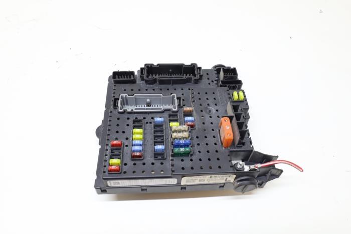 Begagnade Säkringsbox Volvo V70 (SW) 2.4 20V 170 Pris € 50,00 Marginaltabell erbjuds av Auto Demontage Elferink B.V.