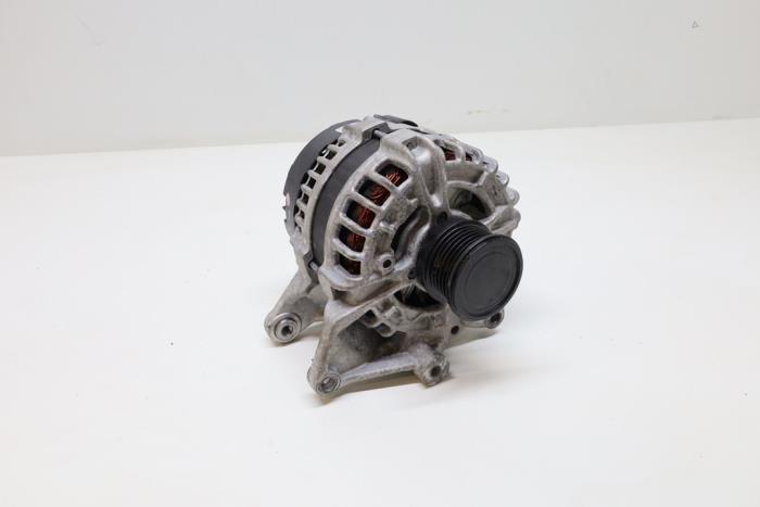 Begagnade Dynamo Mercedes C (W205) C-180 1.6 16V Pris € 90,00 Marginaltabell erbjuds av Auto Demontage Elferink B.V.