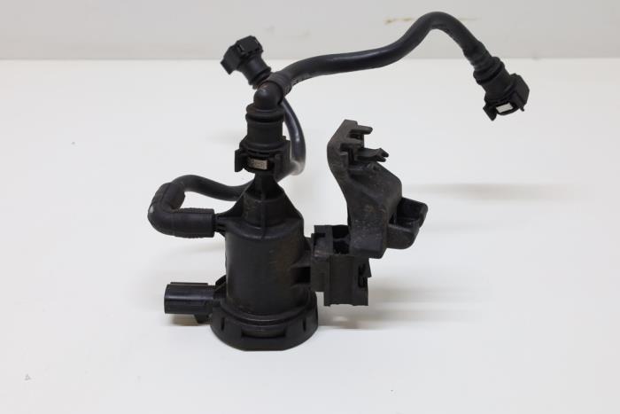 Gebrauchte Evap Ventil Mercedes C (W205) C-180 1.6 16V Preis € 35,00 Margenregelung angeboten von Auto Demontage Elferink B.V.