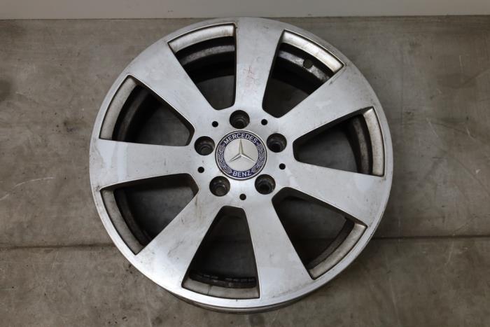 Używane Obrecz Mercedes B (W246/W242) 2.1 B-200 CDI BlueEFFICIENCY, B-200d 16V Cena € 65,00 Procedura marży oferowane przez Auto Demontage Elferink B.V.
