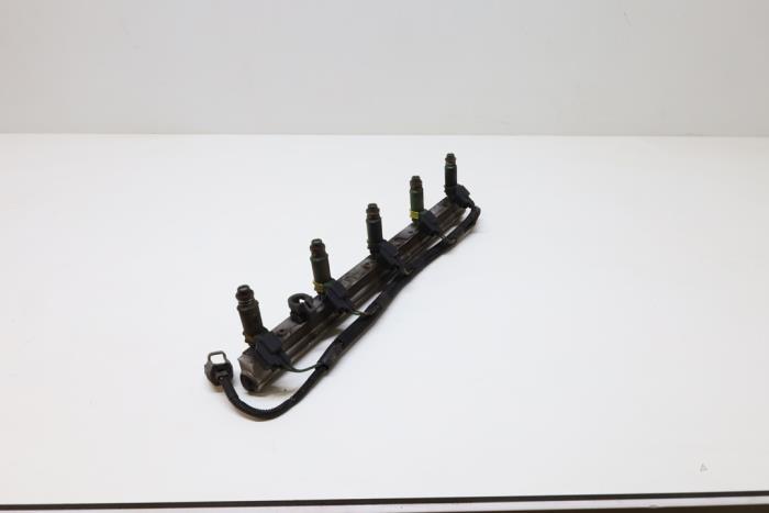 Usagé Système d'injection Volvo V70 (SW) 2.4 20V 170 Prix € 125,00 Règlement à la marge proposé par Auto Demontage Elferink B.V.