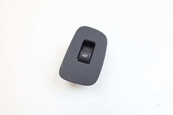 Usados Interruptor de ventanilla eléctrica Volvo XC60 II (UZ) 2.0 T8 16V Hybrid Polestar AWD Precio € 25,00 Norma de margen ofrecido por Auto Demontage Elferink B.V.