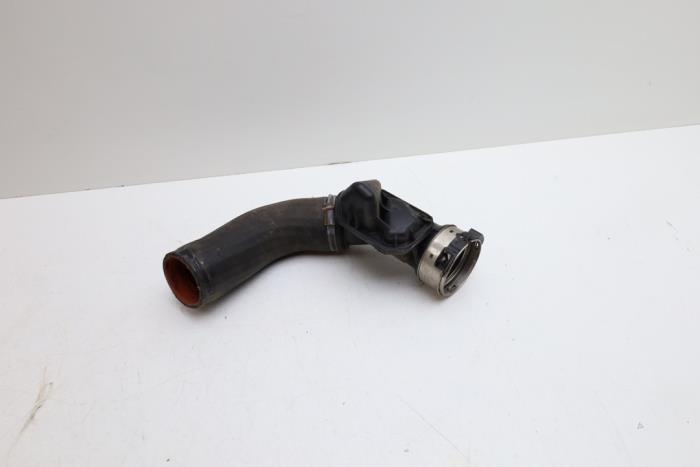 Gebrauchte Intercooler Schlauch Volvo XC60 II (UZ) 2.0 T8 16V Hybrid Polestar AWD Preis € 50,00 Margenregelung angeboten von Auto Demontage Elferink B.V.