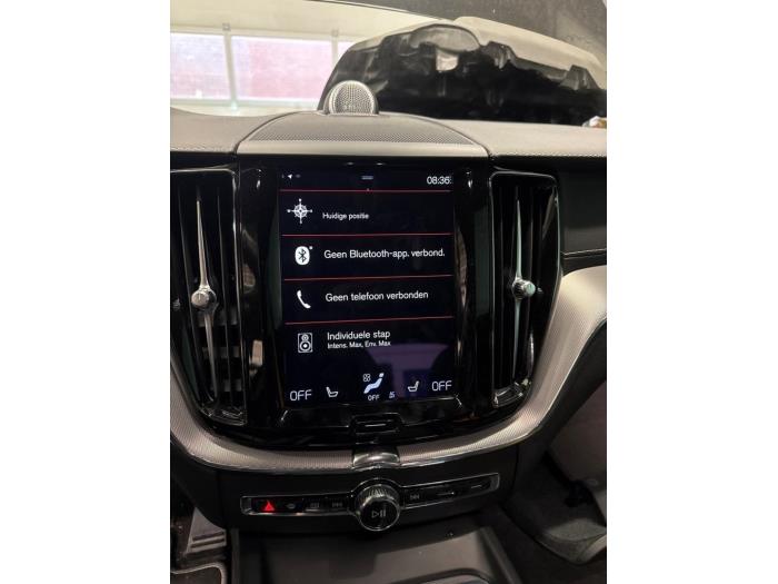 Begagnade Innerdisplay Volvo XC60 II (UZ) 2.0 T8 16V Hybrid Polestar AWD Pris € 350,00 Marginaltabell erbjuds av Auto Demontage Elferink B.V.