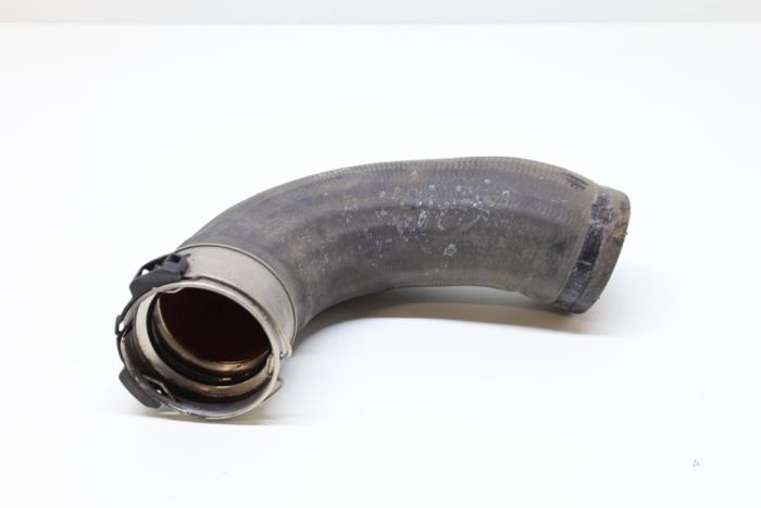 Gebrauchte Intercooler Schlauch Volvo XC60 II (UZ) 2.0 T8 16V Hybrid Polestar AWD Preis € 50,00 Margenregelung angeboten von Auto Demontage Elferink B.V.