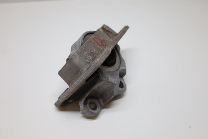 Used Engine mount Volvo XC60 II (UZ) 2.0 T8 16V Hybrid Polestar AWD Price € 50,00 Margin scheme offered by Auto Demontage Elferink B.V.