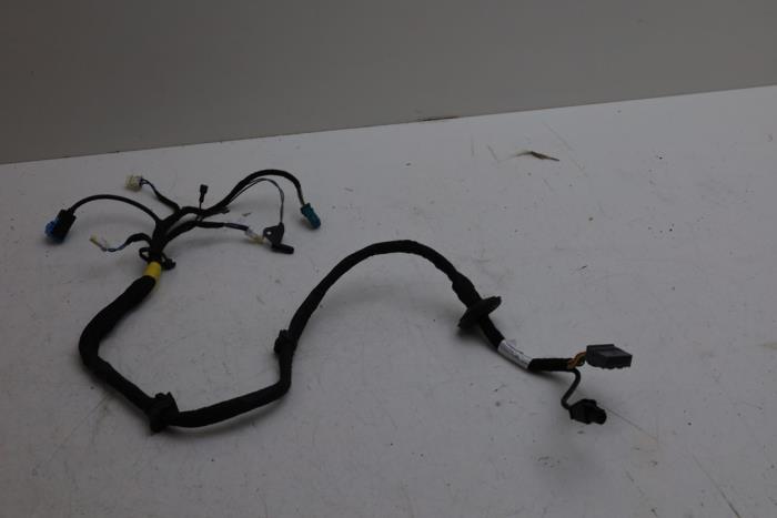 Używane Kabel (rózne) Volvo XC60 II (UZ) 2.0 T8 16V Hybrid Polestar AWD Cena € 50,00 Procedura marży oferowane przez Auto Demontage Elferink B.V.