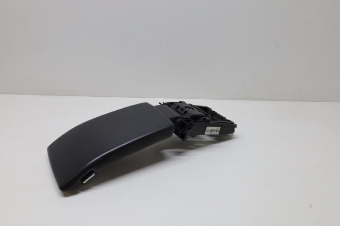 Begagnade Armstöd Volvo V70 (BW) 2.0 D 16V Pris € 50,00 Marginaltabell erbjuds av Auto Demontage Elferink B.V.