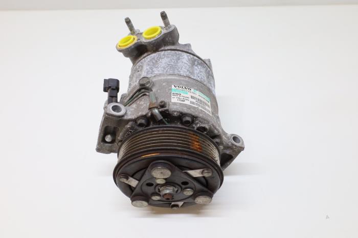 Usagé Pompe clim Volvo V40 (MV) 1.6 D2 Prix € 125,00 Règlement à la marge proposé par Auto Demontage Elferink B.V.