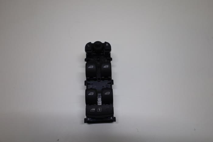 Usados Interruptor combinado de ventanillas Volvo V90 II (PW) 2.0 T5 16V Precio € 75,00 Norma de margen ofrecido por Auto Demontage Elferink B.V.