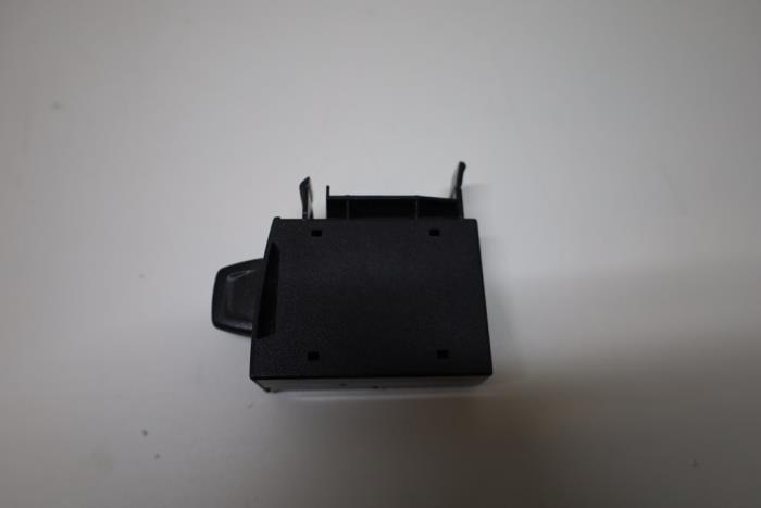 Gebrauchte Kartenleser SD Volvo V90 II (PW) 2.0 T5 16V Preis € 25,00 Margenregelung angeboten von Auto Demontage Elferink B.V.