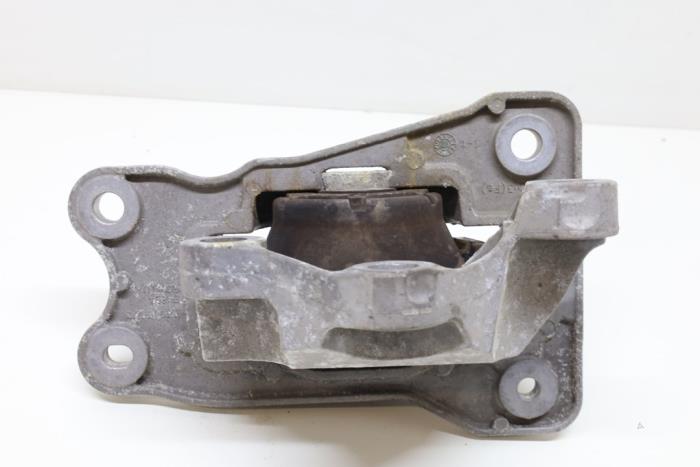 Used Engine mount Volvo V90 II (PW) 2.0 T5 16V Price € 35,00 Margin scheme offered by Auto Demontage Elferink B.V.
