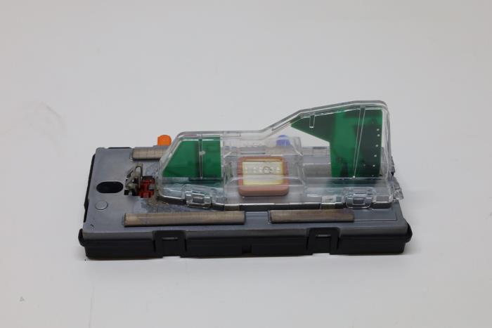 Używane Antena GPS Volvo V90 II (PW) 2.0 T5 16V Cena € 35,00 Procedura marży oferowane przez Auto Demontage Elferink B.V.