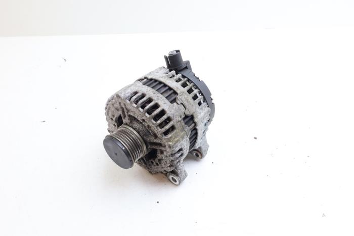 Begagnade Dynamo Volvo V70 (BW) 2.0 D 16V Pris € 50,00 Marginaltabell erbjuds av Auto Demontage Elferink B.V.