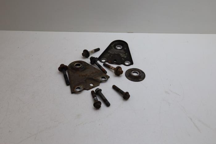 Gebrauchte Schraubenset Volvo XC70 (SZ) XC70 2.4 T 20V Preis € 40,00 Margenregelung angeboten von Auto Demontage Elferink B.V.