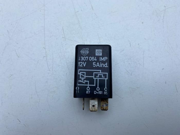 Begagnade AC-relä Volvo 850 Estate 2.0i T-5 Turbo 20V Pris € 25,00 Marginaltabell erbjuds av Auto Demontage Elferink B.V.