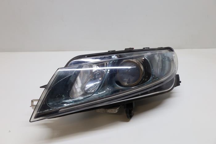 Używane Reflektor lewy Saab 9-5 (YS3G) 2.0 TiD 16V Cena € 400,00 Procedura marży oferowane przez Auto Demontage Elferink B.V.