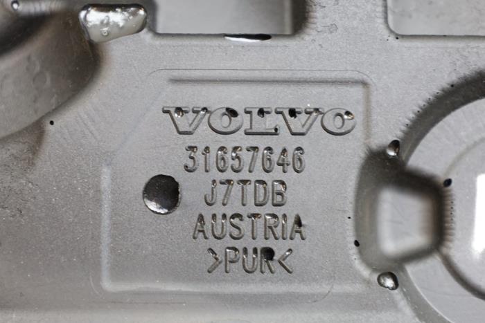 Abdeckblech Motor van een Volvo V60 II (ZW) 2.0 T4 16V 2019