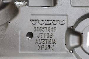 Abdeckblech Motor van een Volvo V60 II (ZW) 2.0 T4 16V 2019